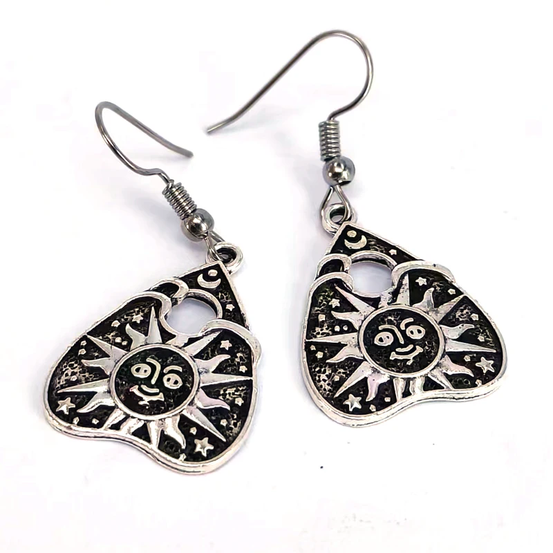 

1 pair heart-shaped ancient silver color sun earrings