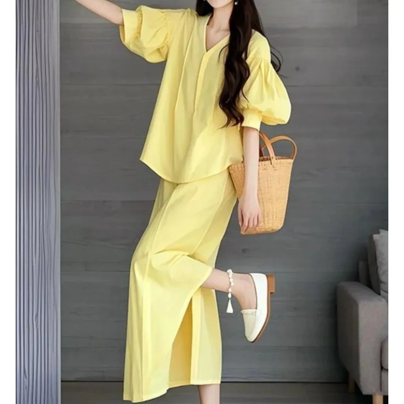 

Комплект женский премиум-класса Весна 2026: модный желтый костюм с рубашкой и юбкой для девушек