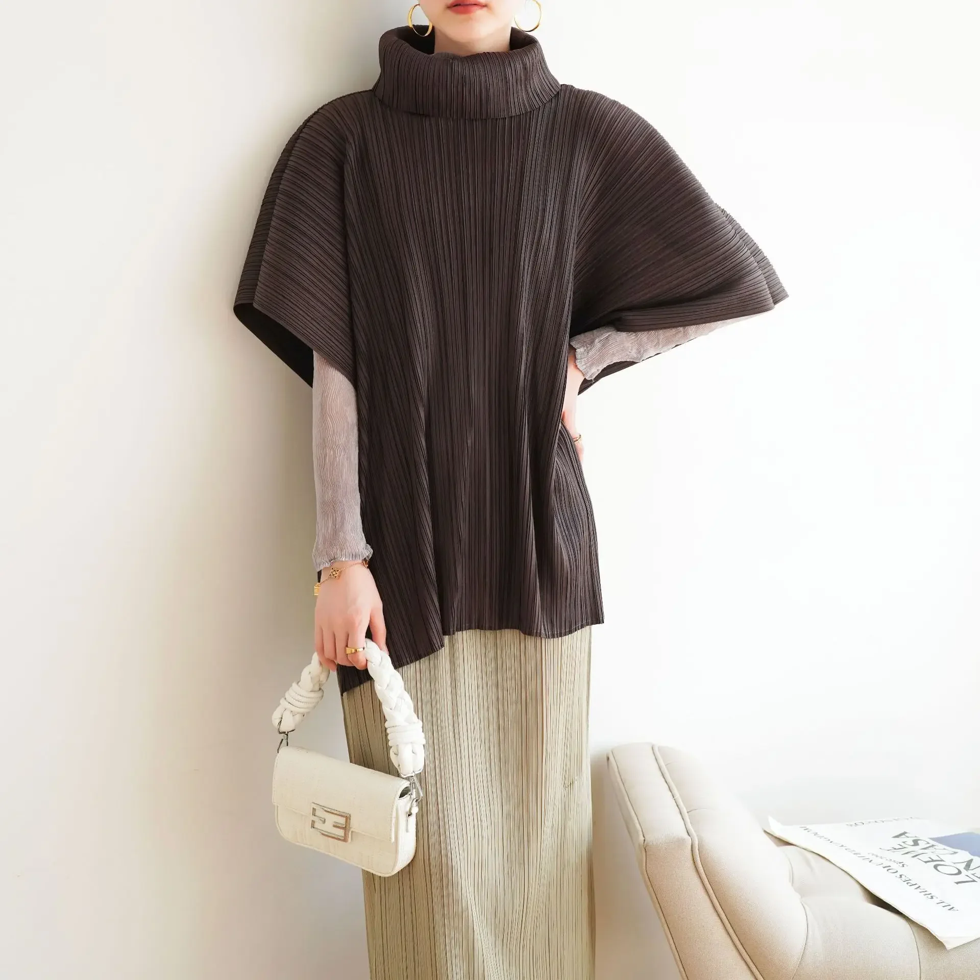 Miyake High Quality Pleated Fashion Design Top Loose Plus Size Comfortable Versatile Scarf Neck T-shirt 2024 Early Spring New