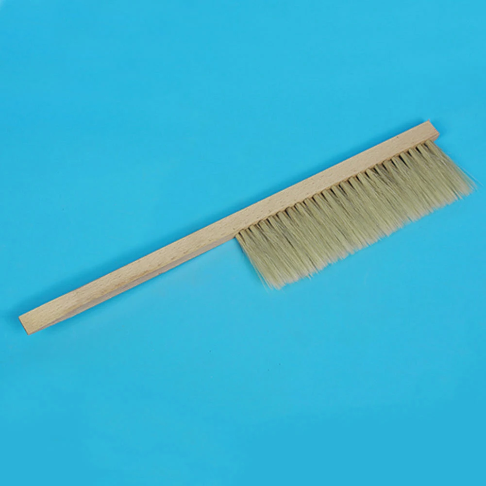 

Practical Apiculture Wood Bristles Non-toxic Beekeeping Equipment Smooth Surface Beehive Brush Tool for Brushing Bees