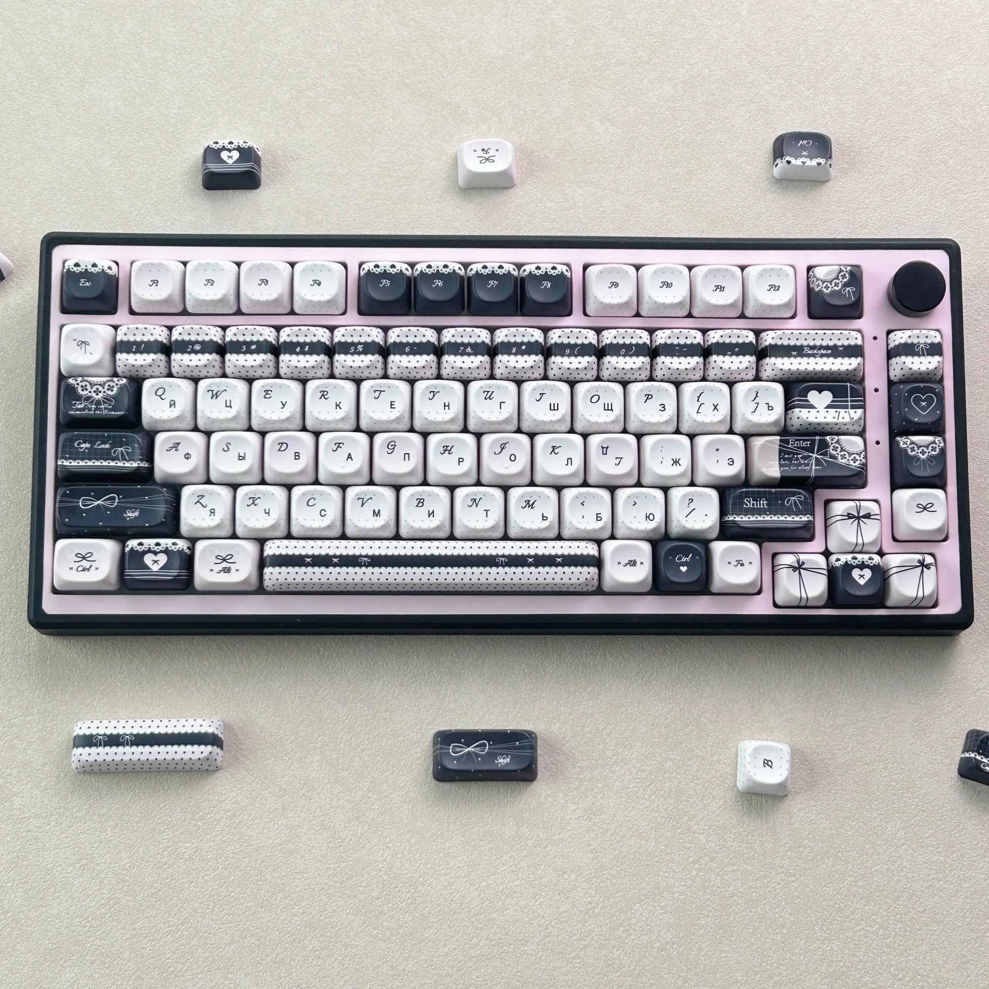 MAIMOOO Russian Keycaps MOA Profile Black Pink Lolita Style PBT Custom Cute Lace Bow Keycap for Mechanical Keyboard Girls Gifts