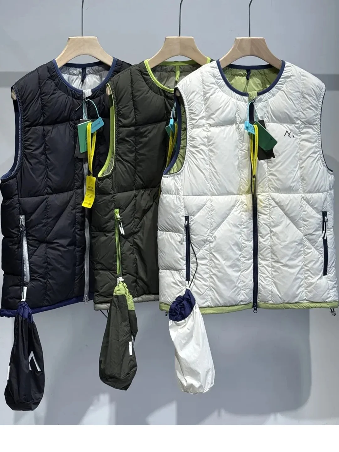 

Ultra-Light Waterproof down Vest Men's Women's Slim Fit Color Blo Autumn Winter New Sle Comfortable Warm round Ne Zipper