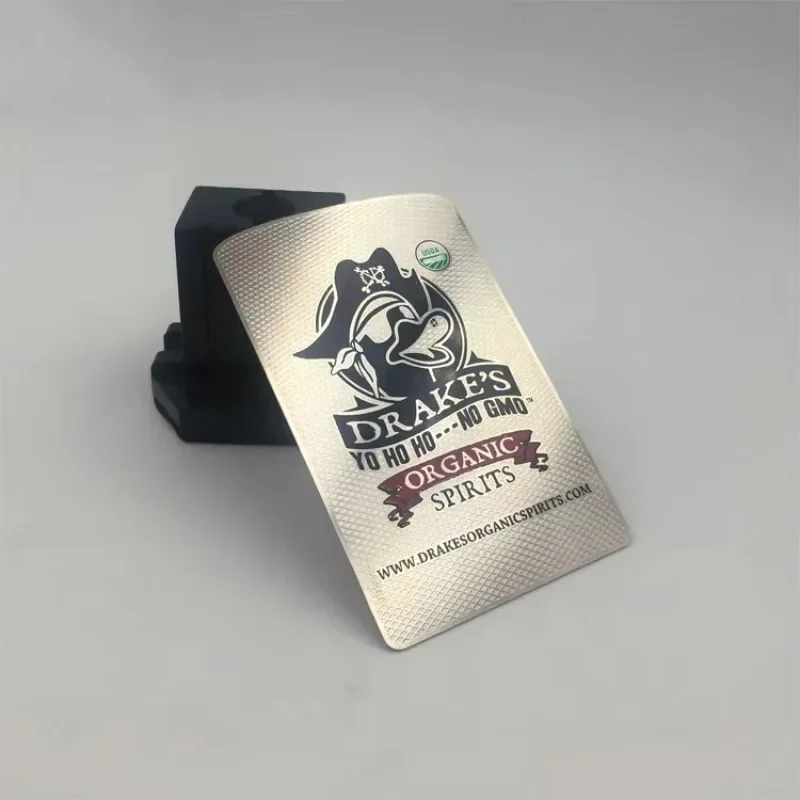 

2025 Wholesale Customizing Logo Business Gift Use Delicate Silver Metal Magnetic Stripe Cards with Engraving Services