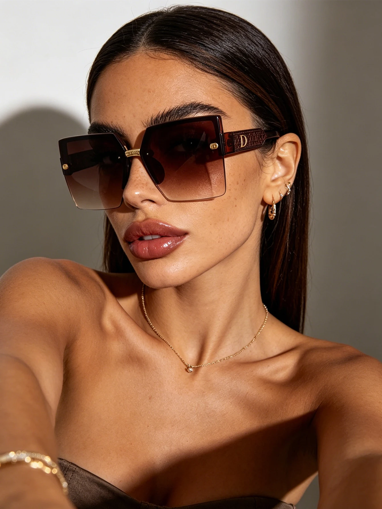 Women Fashion Photoshoot - 1pc Sophisticated Brown-tone Half-rim Fashion Sunglasses