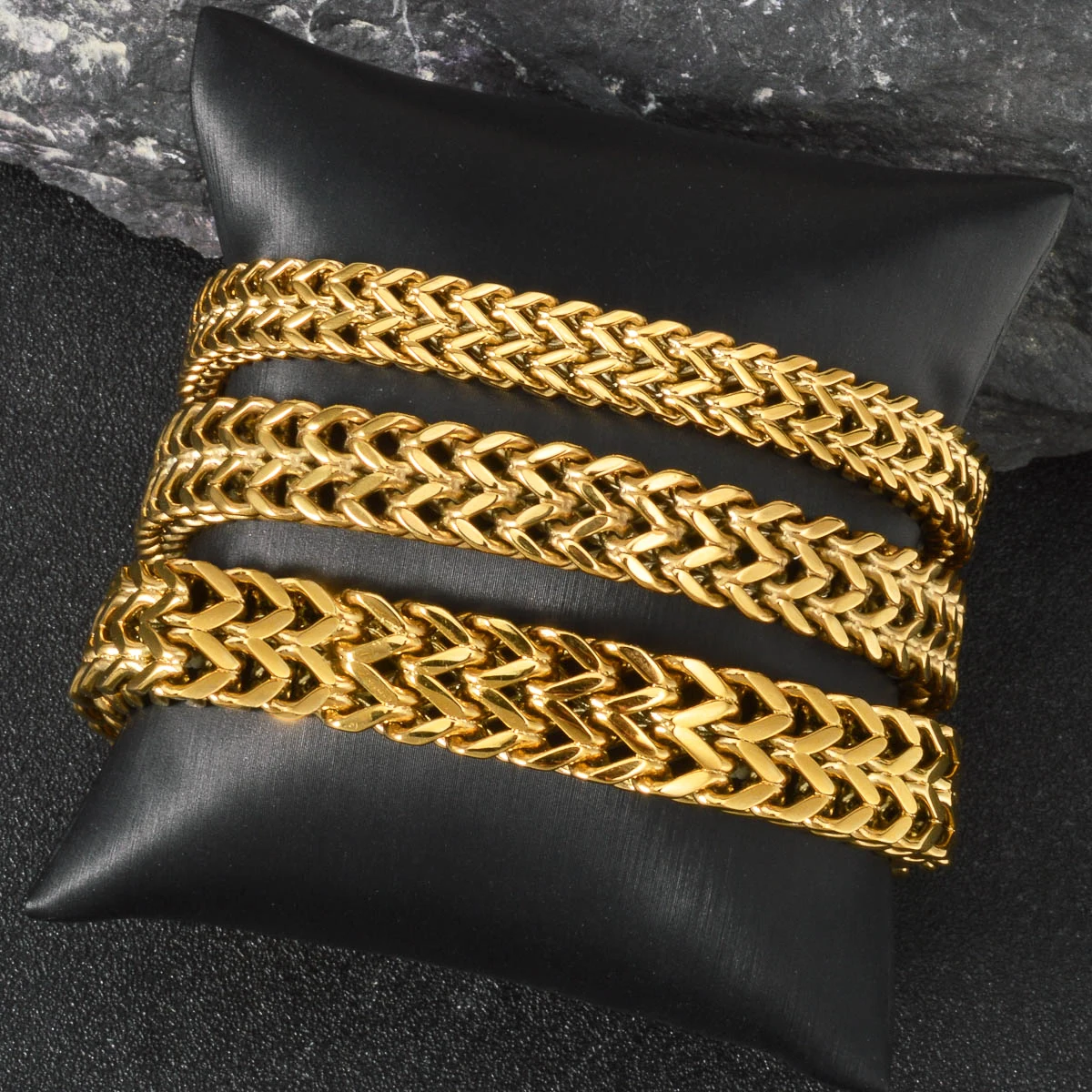 سوار منسوج عتيق للنساء مطلي بالذهب من الفولاذ المقاوم للصدأ فاخر وأنيق وبسيط هدية لذكرى أعياد ميلادها