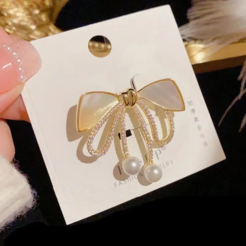 Elegant Bowknot Water Drop Brooches Pin For Girl Bridal Shiny Metal Small Brooch Pin Lapel Pins Fixed Anti Button Clothing