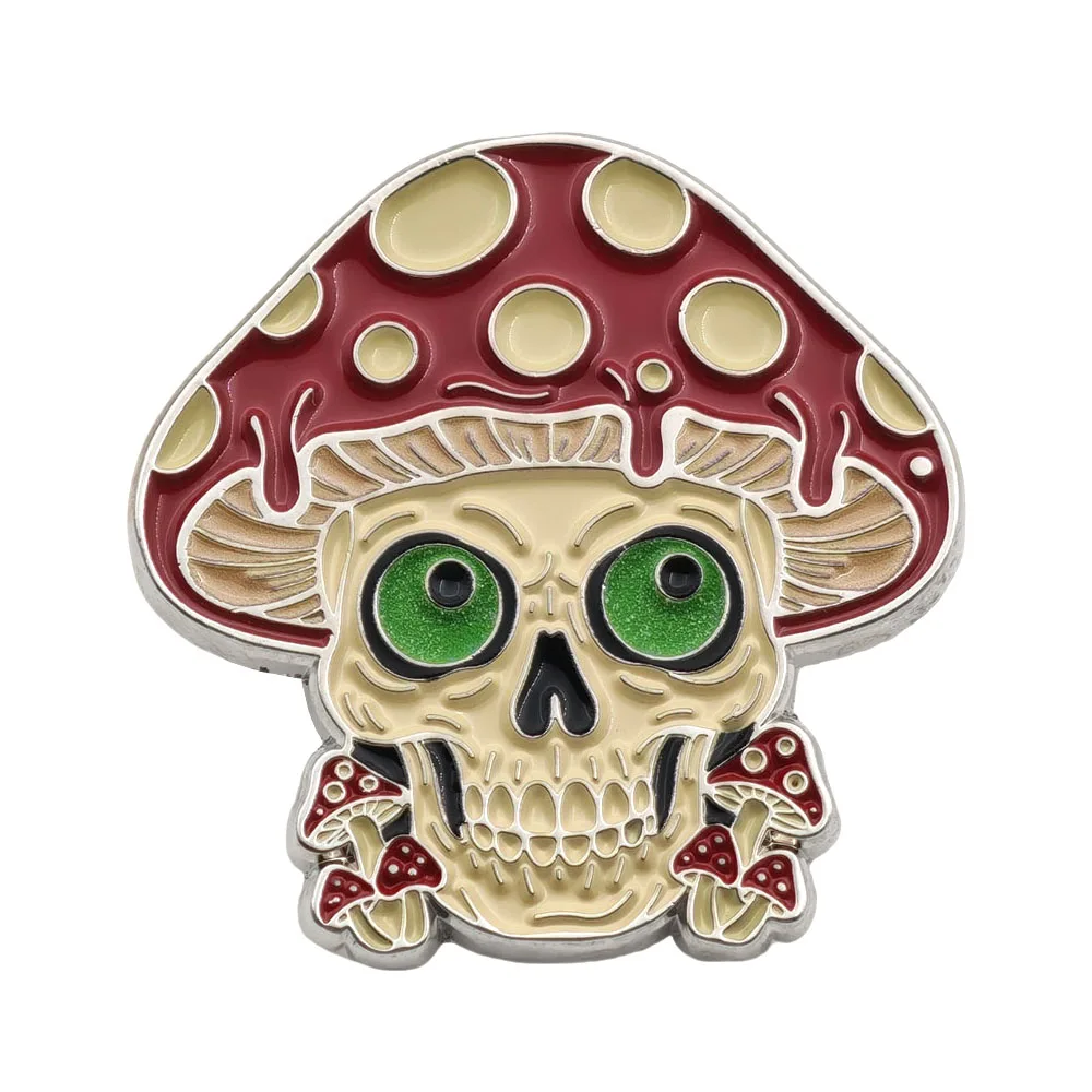 Im Dunkeln leuchtender Pilz-Totenkopf-Emaille-Pin, rote Pilz-Brosche, psychedelische Anstecknadel, Gothic-Halloween-Schmuckgeschenk – Detail 6