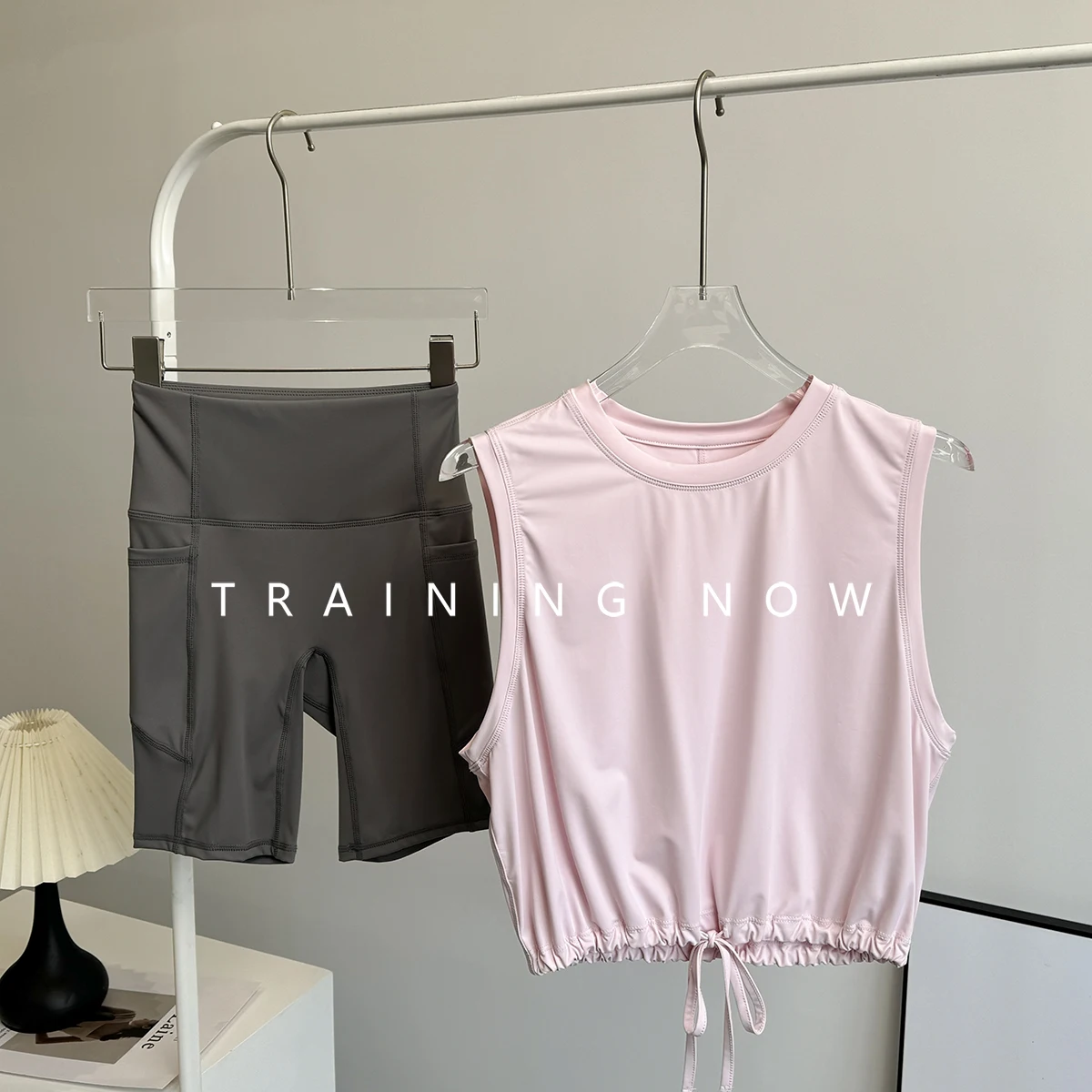 

Усовершенствованный спортивный костюм для йоги для женщин в летнем тренажерном зале, быстросохнущий жилет без рукавов для бега, велоспорта, брюки с пятью точками