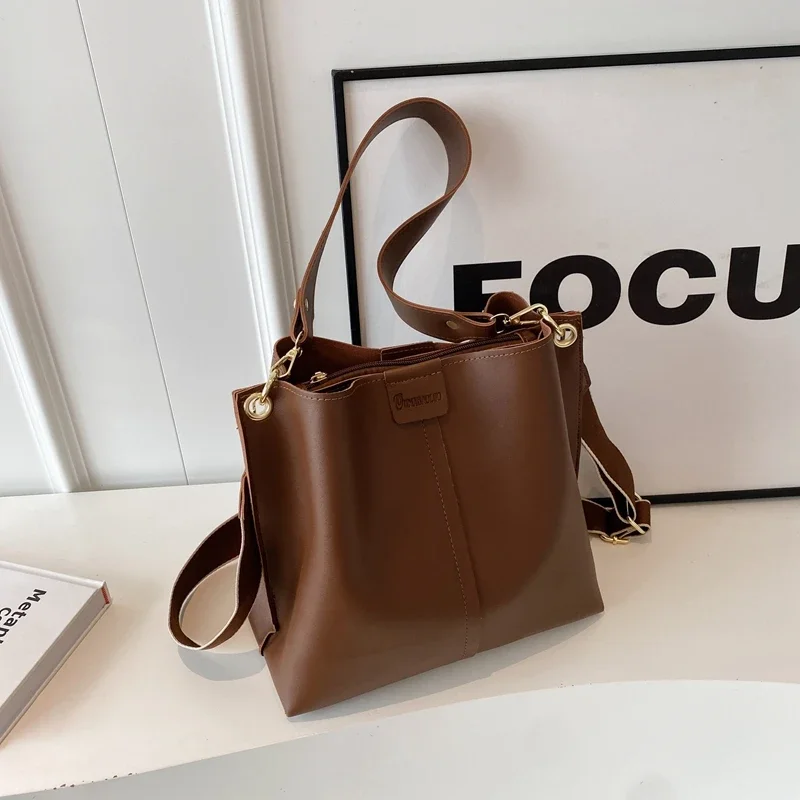 

High Quality Tote Bag 2024 New Fashionable Versatile Bucket Bag Niche Design Large Capacity Commuting Crossbody Women's Bag