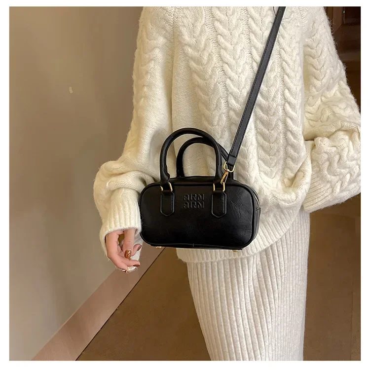 2024 New Fashion Trend Luxury Designer Letter Handheld Bag for Women Versatile Retro Simple Shoulder Crossbody Small Square Bag