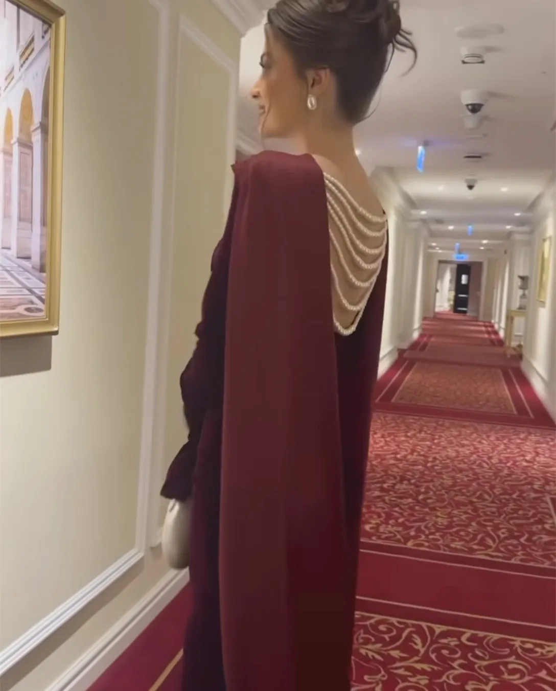 Elegant Long Burgundy Velvet Evening Dresses With Slit Mermaid Pleated O-Neck Watteau Train Wedding Guest Dress for Women