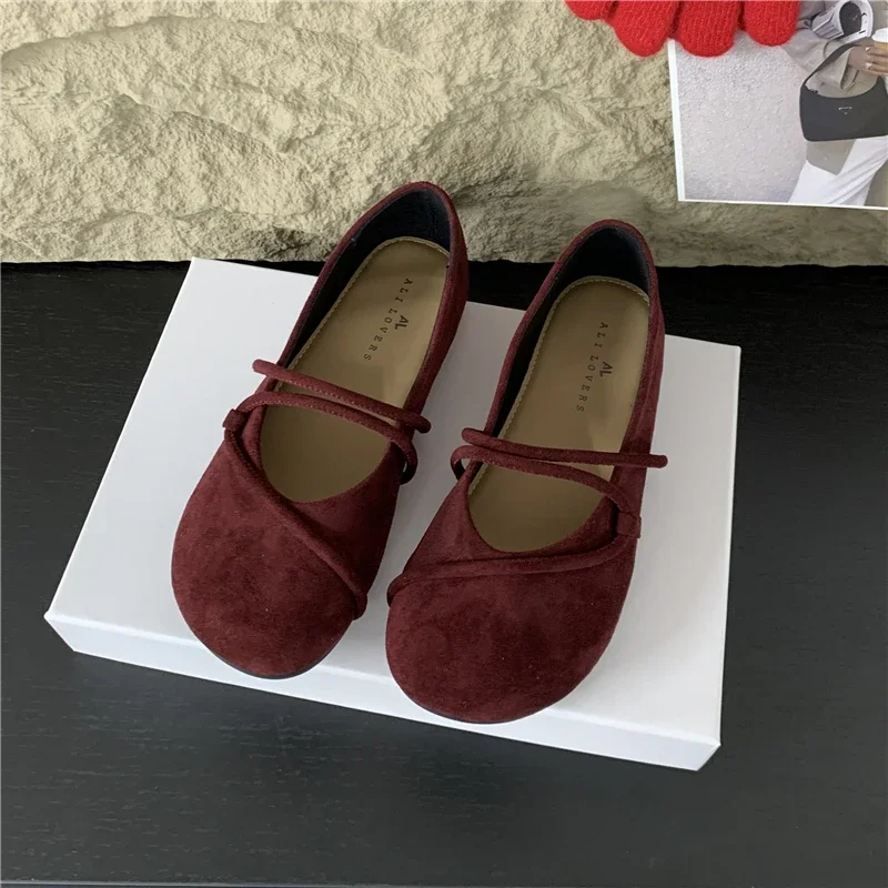 TRAF Sandalias planas de cabeza redonda de color rojo vino, zapatos de otoño con punta cerrada y boca poco profunda, zapatos planos de gamuza sintética con correa fina para mujer