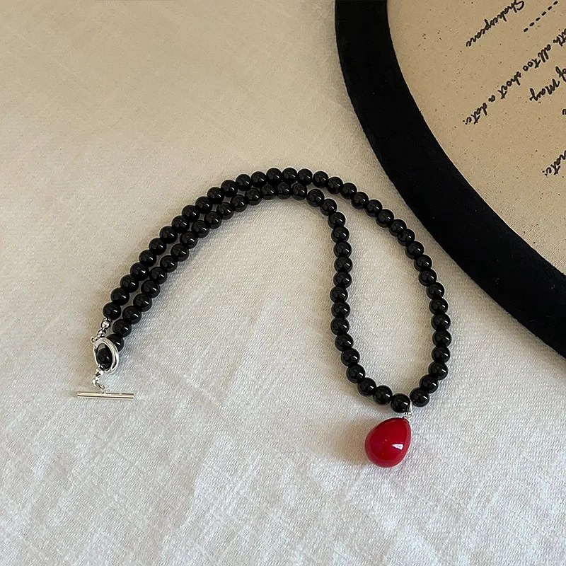 قبلة مجوهرات الأزياء الكورية INS قطرة الماء الخرز قلادة للنساء خمر الأسود الأحمر الخرز اللؤلؤ قلادة المختنق قلادة #6