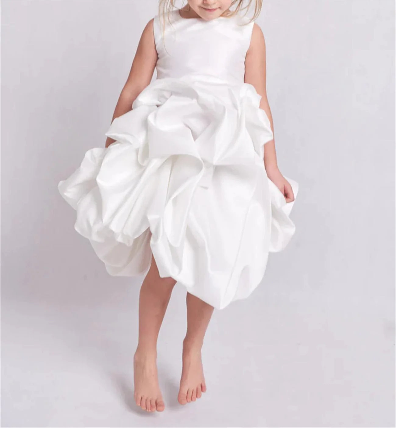 White Cute Wedding Flower Girl Dress Round Neck Sleeveless Puffy Pleated Dress Premium Design Elegant Wedding Girl Child Custom