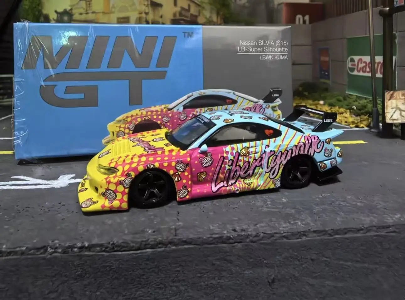 

MINIGT 1:64 LBWK Silvia S15 Super Silhouette Silvia KUMA Diecast Diorama Model Collection Miniature Toys