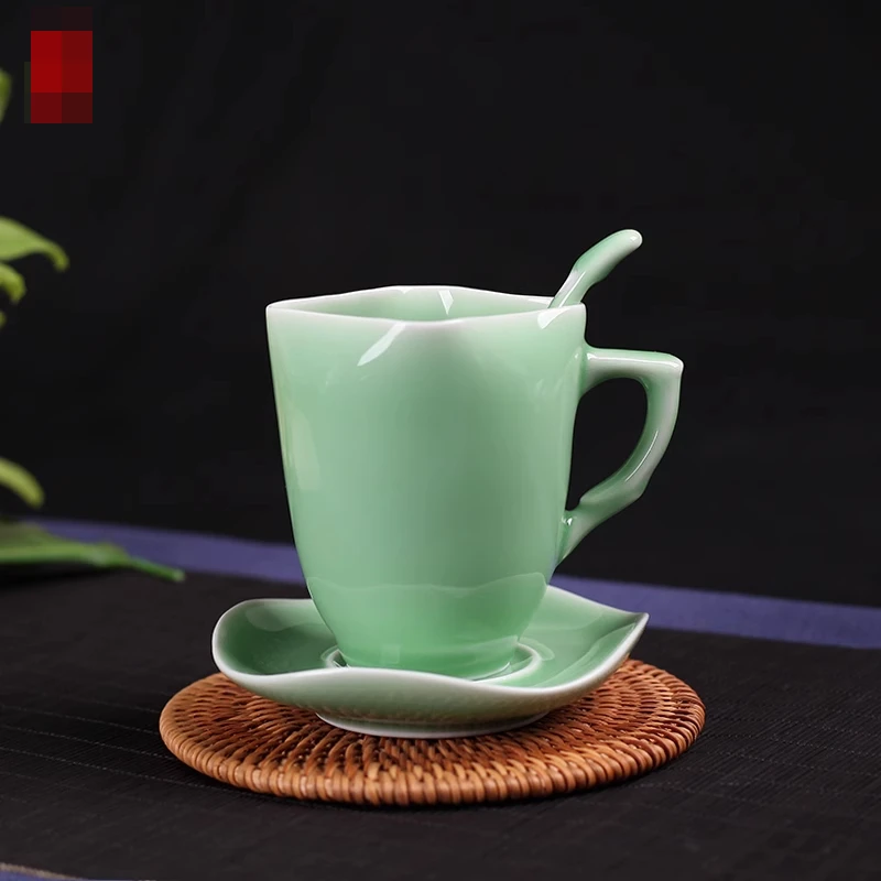 

Керамическая чашка Celadon Chinoiserie, костюм для кофейной чашки, чашка для молока, креативный набор из трех предметов, кофейная чашка, блюдце, ложка