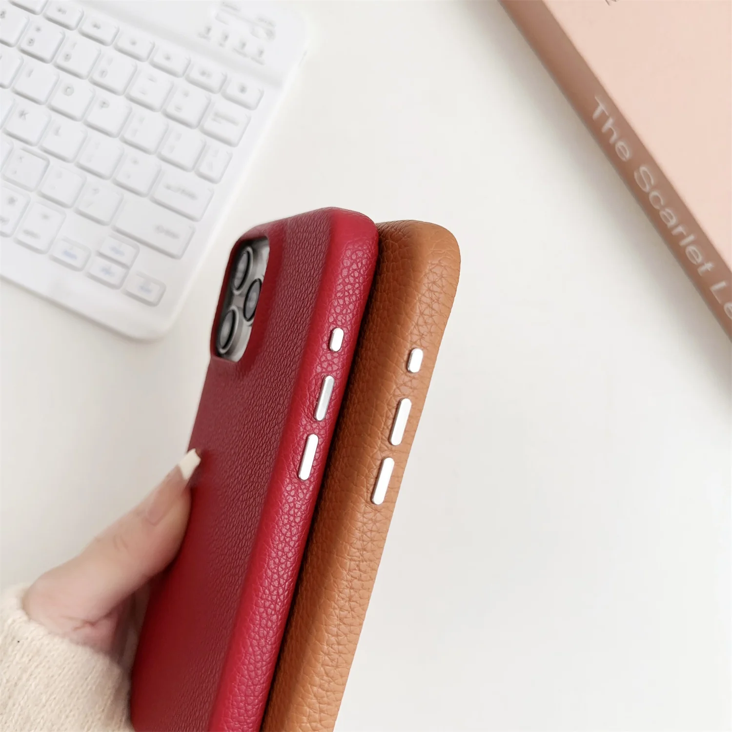 Luxury Litchi Pattern Premium Matte Leather Case for iPhone 15 Pro Max 12 13 Pro 14 Plus Comfortable Grip Rugged Phone Cover