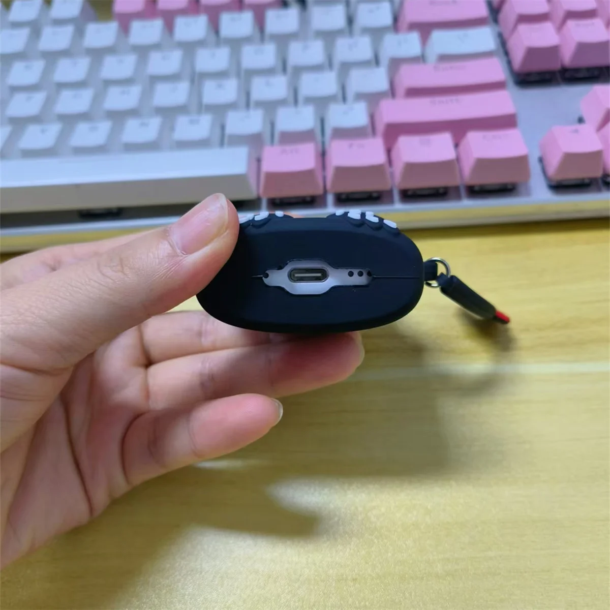 Etui na słuchawki douszne do AirPods 4. generacji dla chłopców, uroczy kreskówkowy Anime czarny smok dinozaur silikonowy pokrowiec na słuchawki do Airpods 4