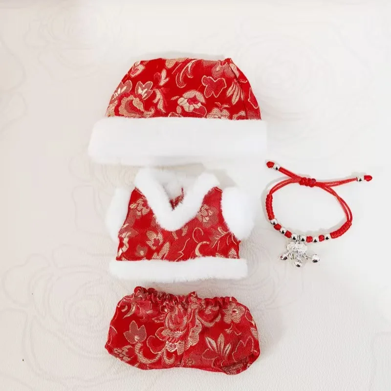 زي Labubu للعام الجديد لدمية صغيرة مقاس 17 سم على الطراز الصيني وإكسسوارات الملابس الحمراء المتطابقة