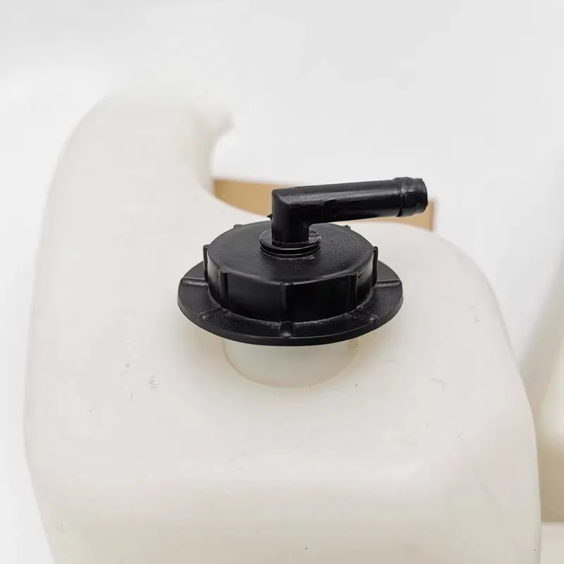 F3-1311100-C2 Coolant Overflow Bottle Expansion Tank Reservoir Tank Assembly for BYD F3 G3 F3R L3  EQEA-1311010 view 3