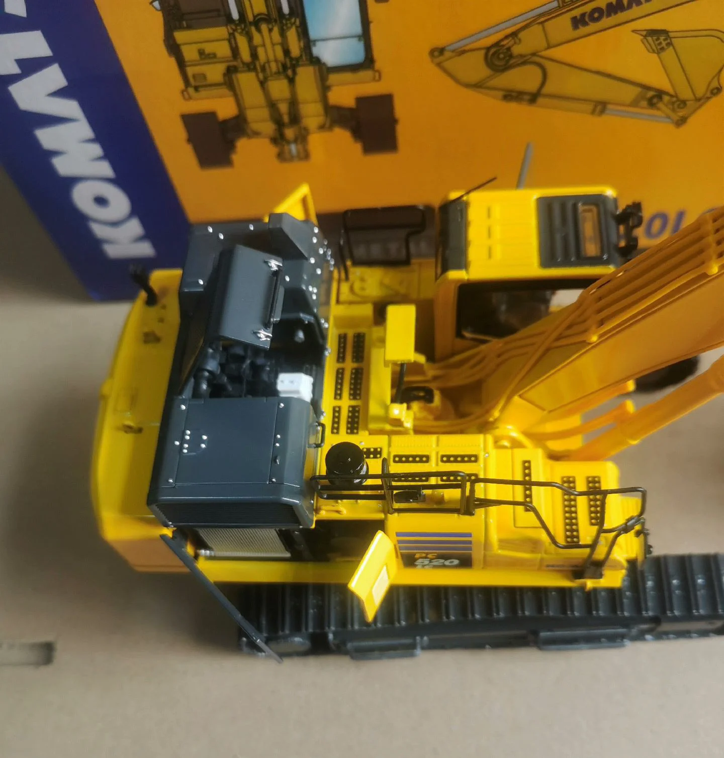 RARE! Komatsu PC520LC-11MO Hydraulic Excavator 1:43 Scale DieCast New in Original Box