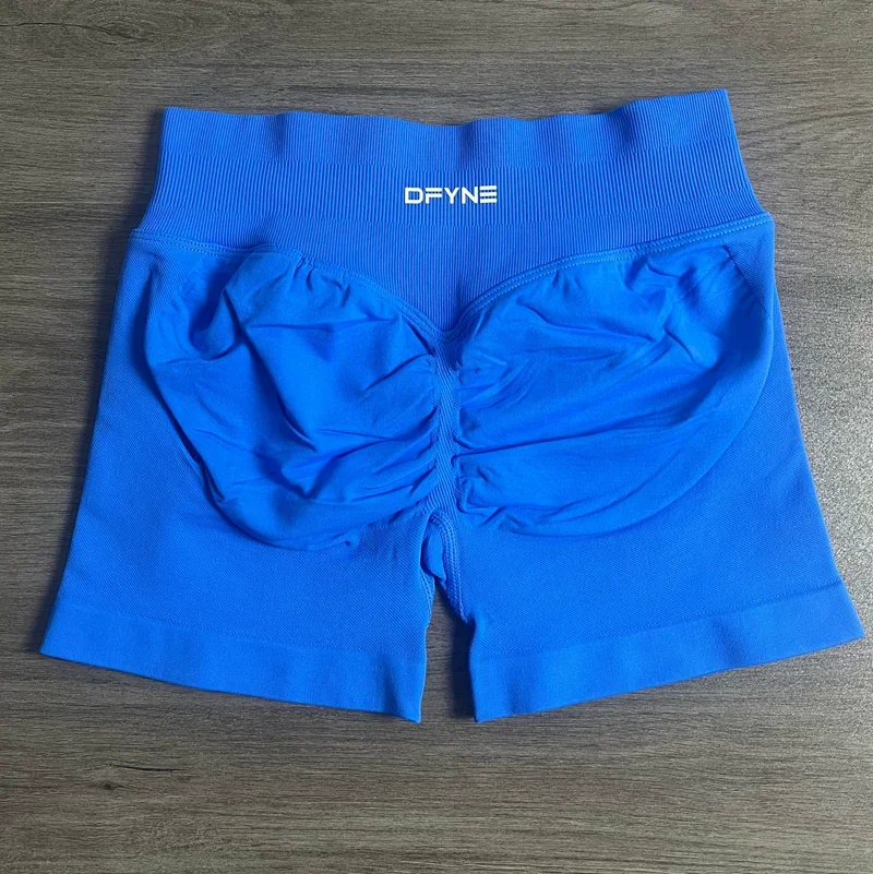 ロゴ付きインパクトショーツ ローウエスト シームレス ヨガショーツ うずくまるジムショーツ ワークアウト バイカー ショート ストレッチ フィットネス服