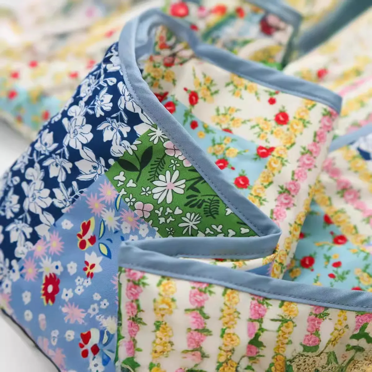 เสื้อแจ็คเก็ตผ้าฝ้ายผู้หญิงทรงหลวมสบายๆ ลายดอกไม้ใหม่สำหรับฤดูใบไม้ร่วงและฤดูหนาว เสื้อคลุมคาร์ดิแกนผ้าฝ้าย สไตล์หรูหราสำหรับถ่ายภาพแนวสตรีท