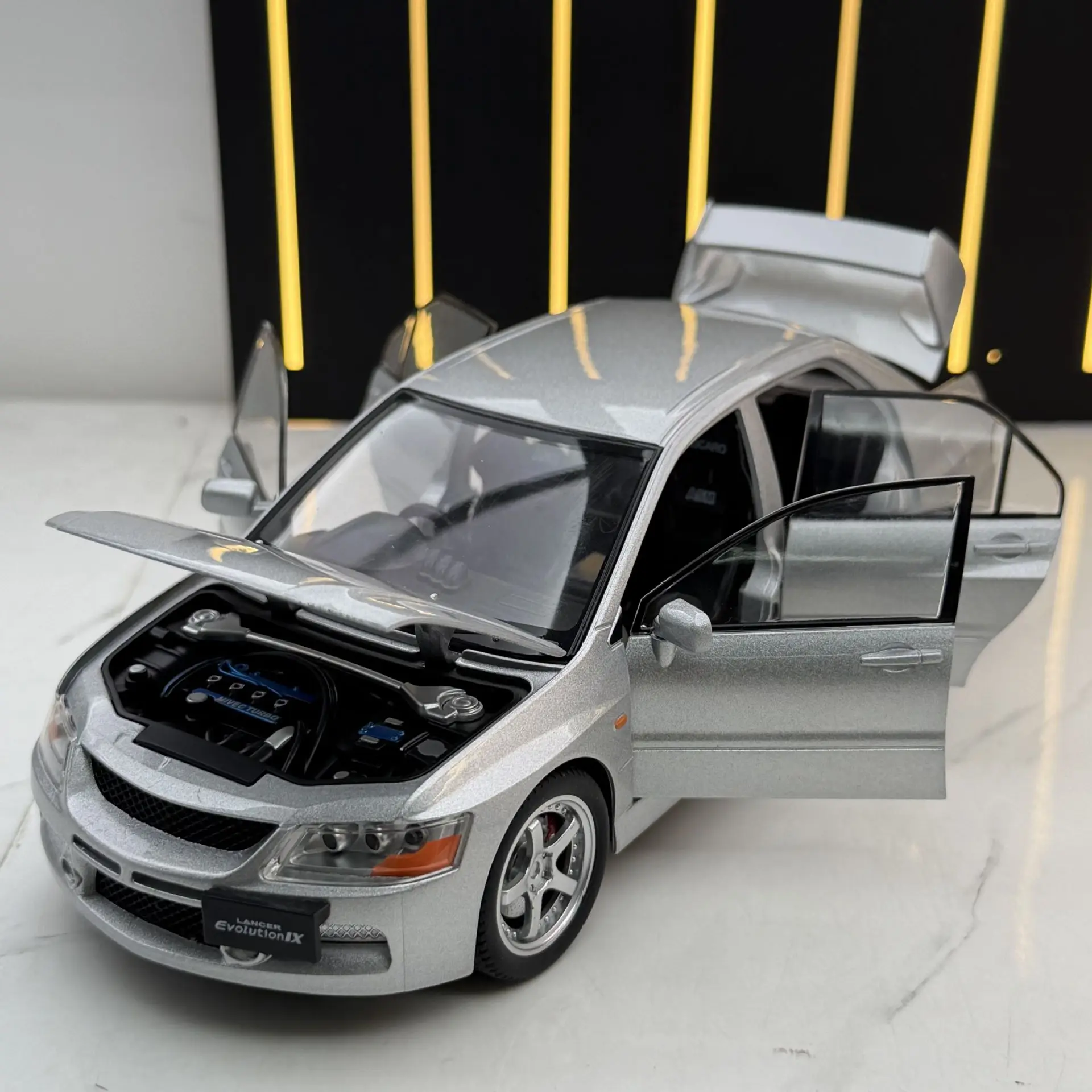 1:24 Lancer EVO 9 Street Car Alloy Car Diecast Model Sound & Light Pull Back Toy Car Ornaments Trendy Display Ornament Toy