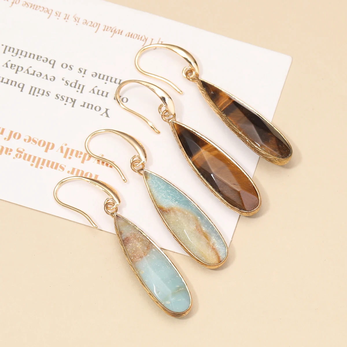 

Fashionable Women's Earrings Natural Stone Teardrop Pink Crystal Clear Quartz Healing Energy Stone Simple Fashionable Jewelry