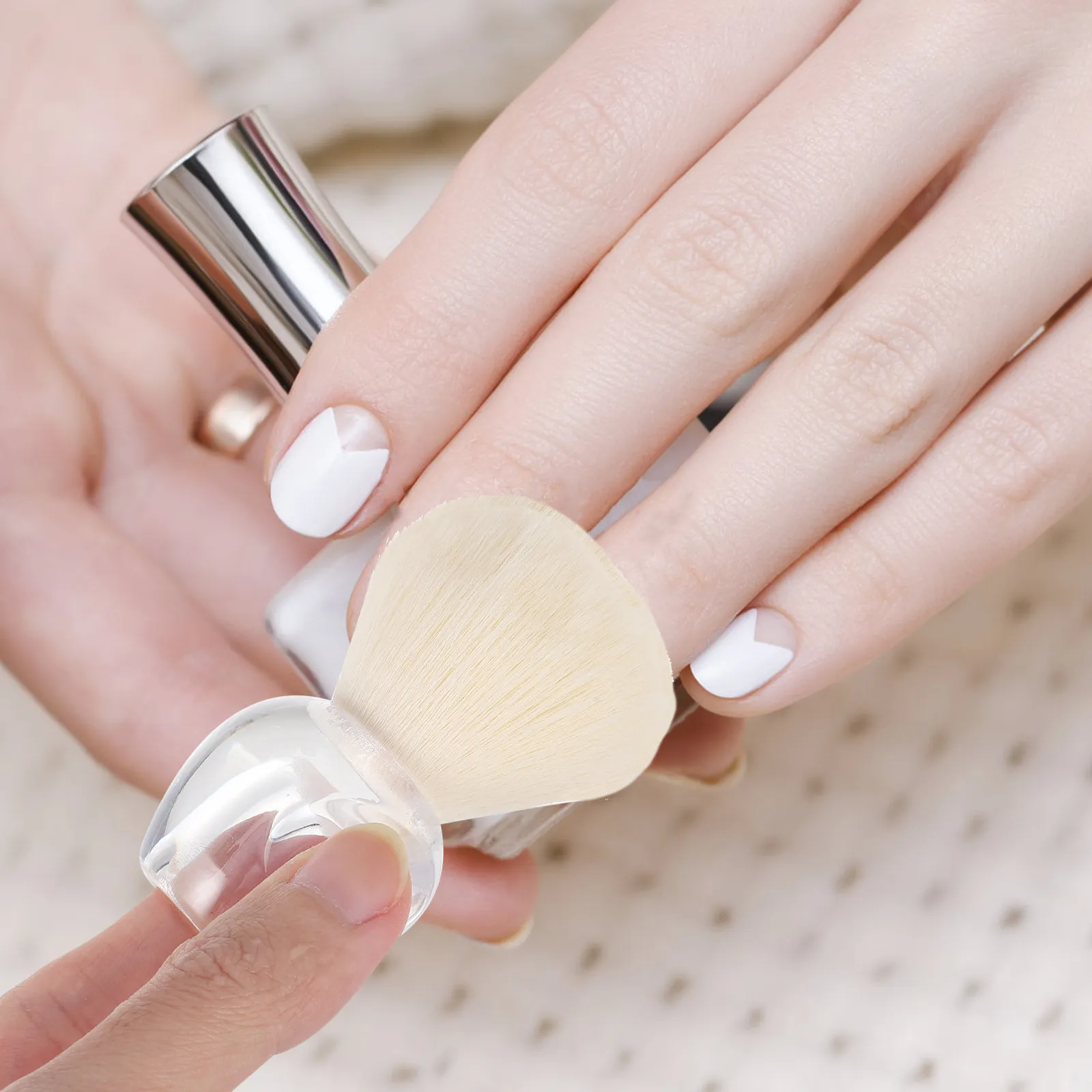 

Премиальная щетка для удаления пыли с ногтей, устойчивая к деформации, идеальна для чистки и ухода за ногтями.