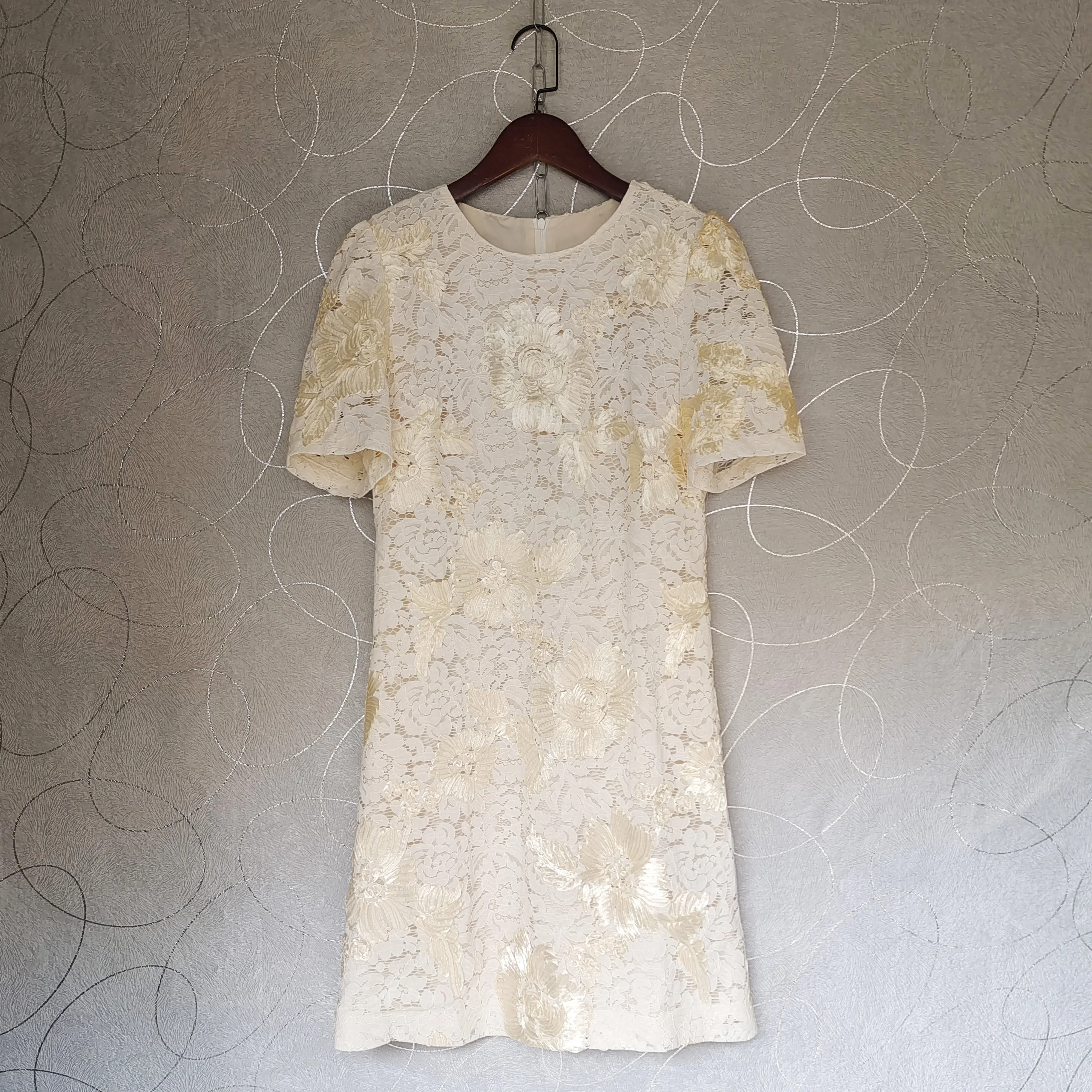 

Short sleeve round collar spring and summer 2024 female lace hollowed out embroidery three-dimensional disk flower loose Dress