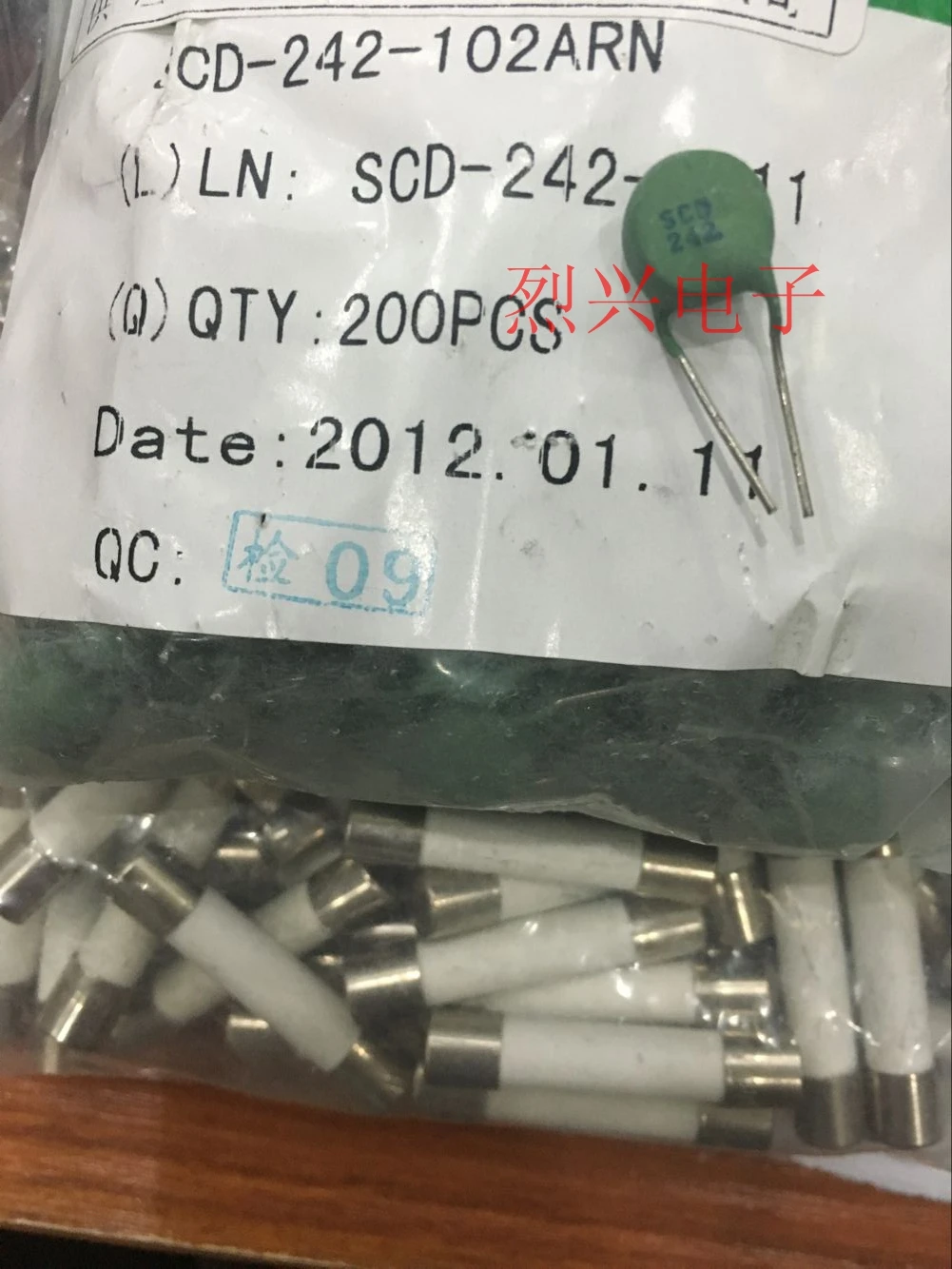 

500pcs/Positive temperature thermistor SCD-242