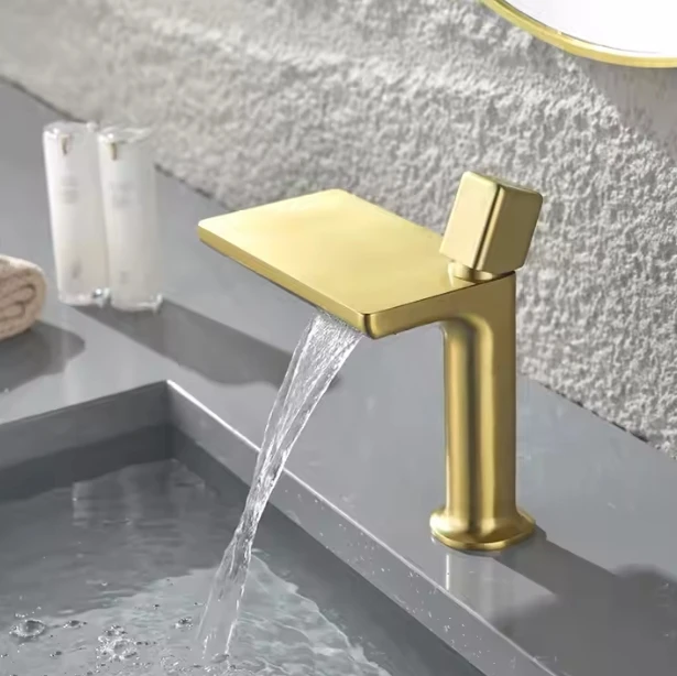 

Luxurious Contemporary Style Single-bar Basin Faucet, Brass Hot and Cold Basin Faucet