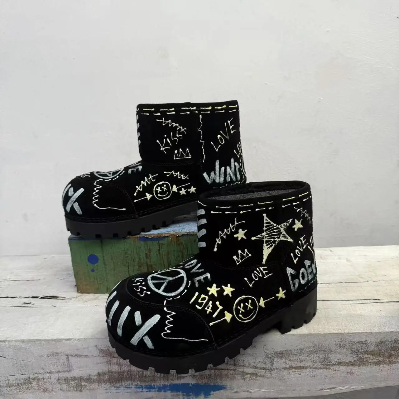 リアルピクチャー女性用高品質手作りグラフィティチャンキーソールブガン冬用スノーウール暖かいブーツ