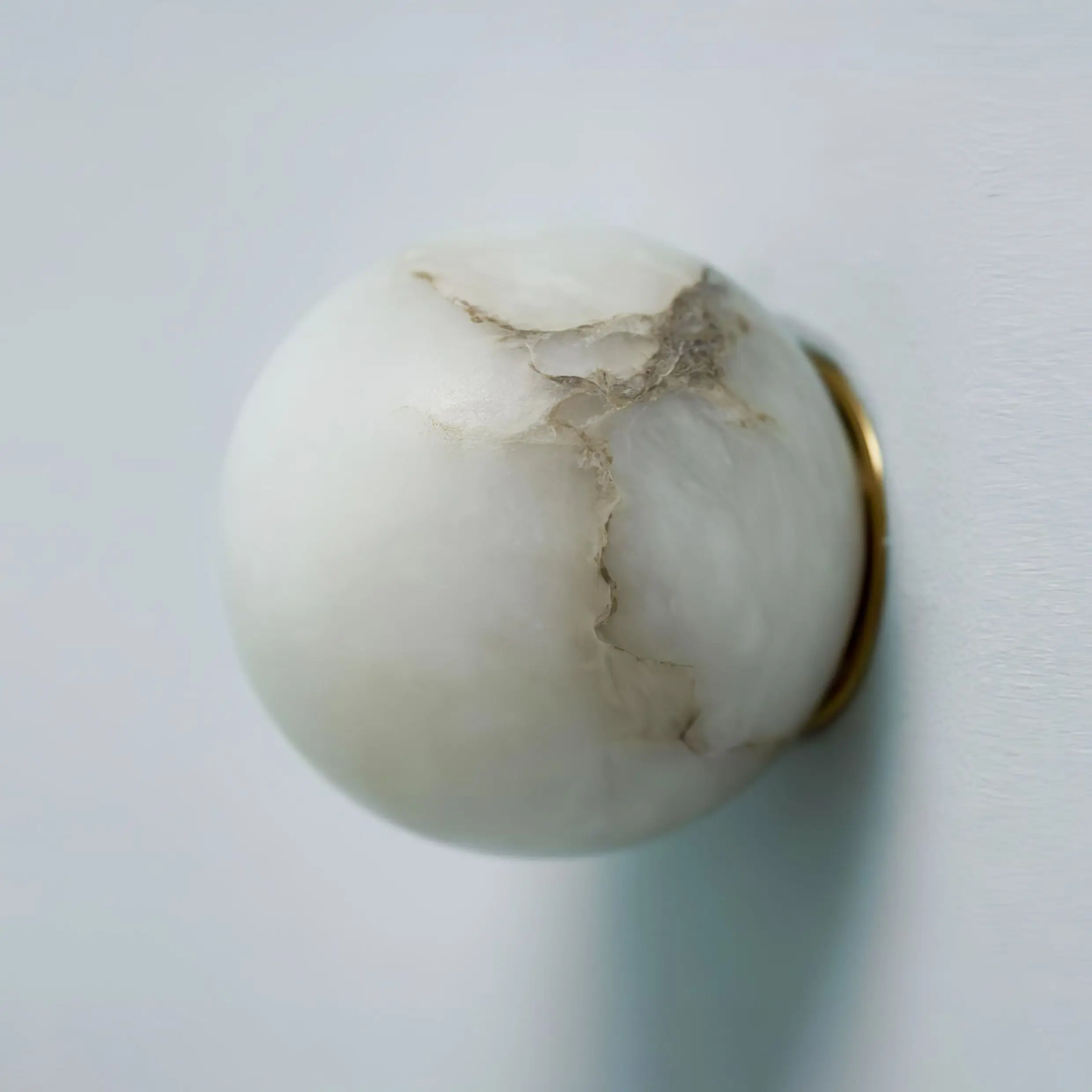 Spanische Schneeflocken-Marmor-LED-Wandleuchte, minimalistisch, modern, rund, warmes TV-Hintergrundlicht, Schlafzimmer-Nachttischlampe, dezent und stilvoll