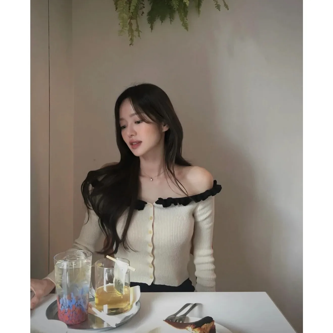 

Spring 2026 Overdeflair Lace Trim One Shoulder Knitted Top Women's Fashion Linen Material Regular Thickness Open Car...