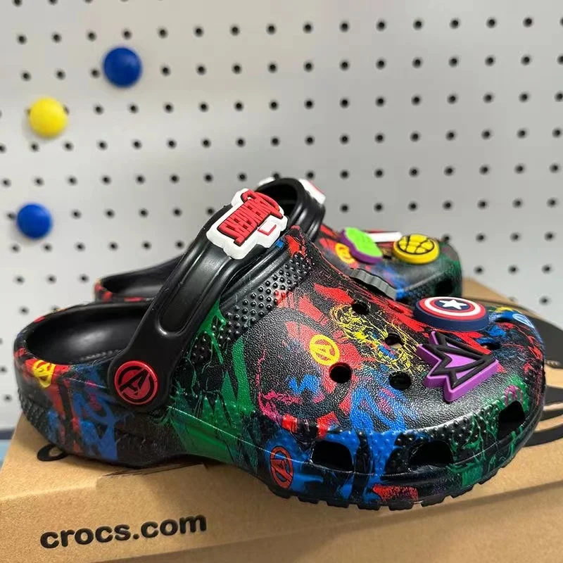 Oryginalne Crocs x The Avengers Kawaii Cartoon śliczne dziewczęce chłopięce sandały kapcie dziecięce antypoślizgowe plażowe buty z dziurami prezent