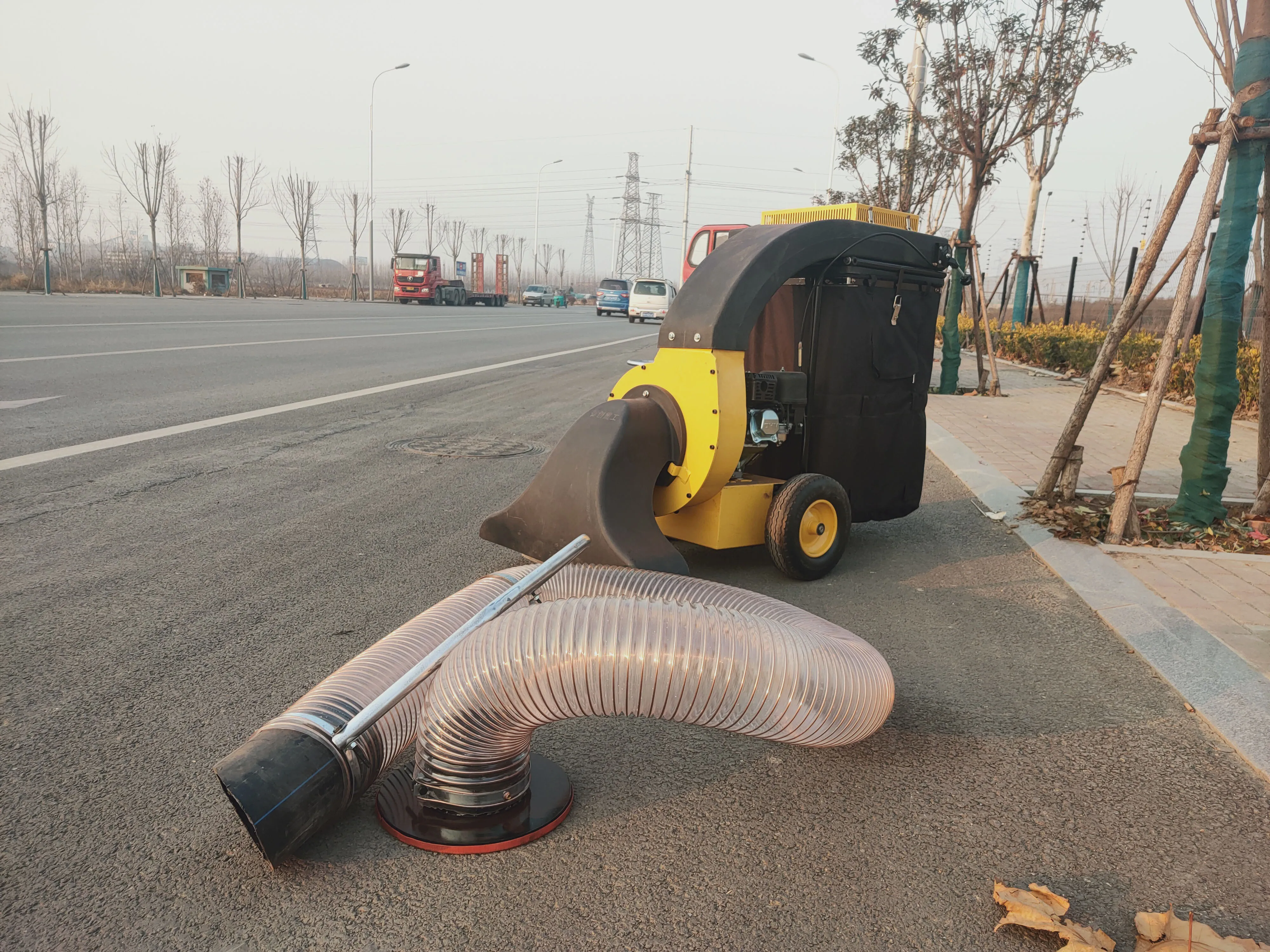 Samozasilany, silnikowy rozdra – Outdoor Power Vacuum recenzja i cena