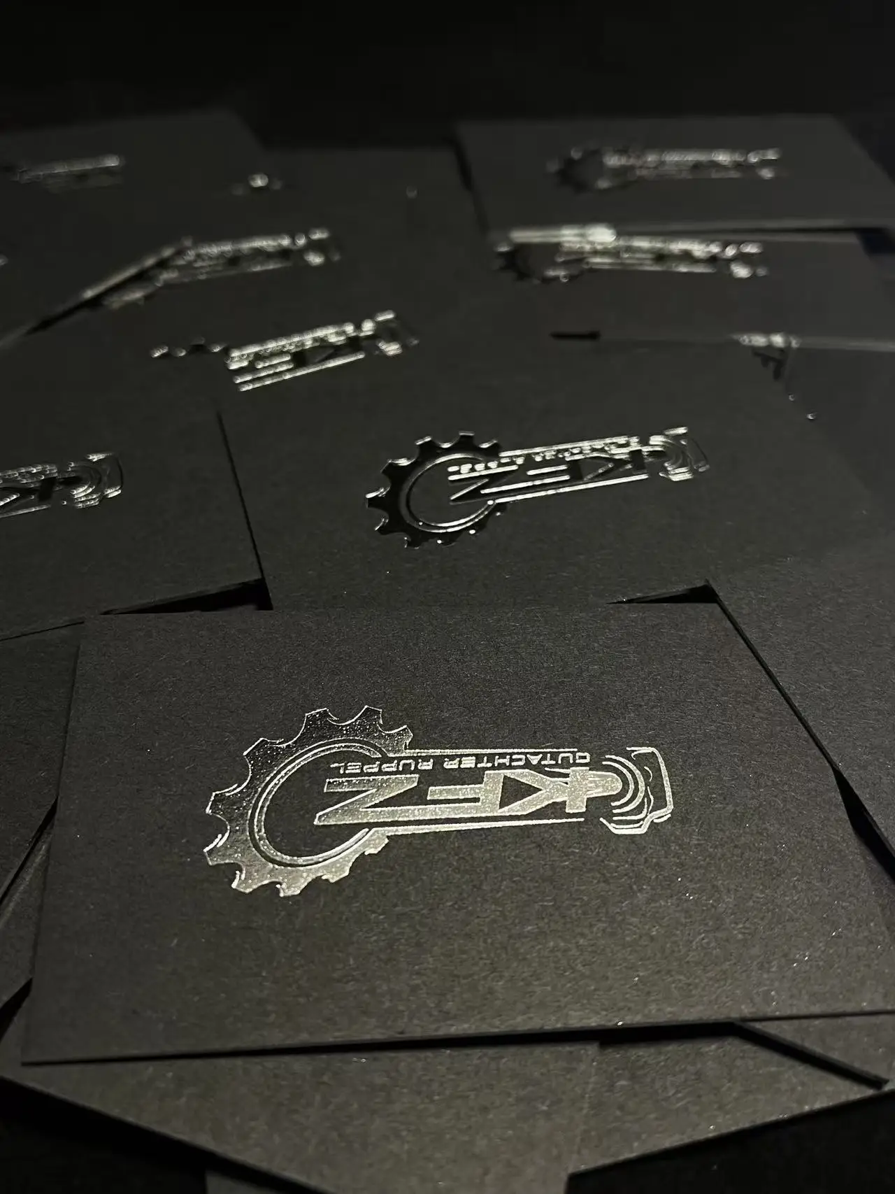 Custom Luxury 600g Black Business Card Gilded Silver Edge Thank You Cards Embossed Metallic Foil Printing Invitation