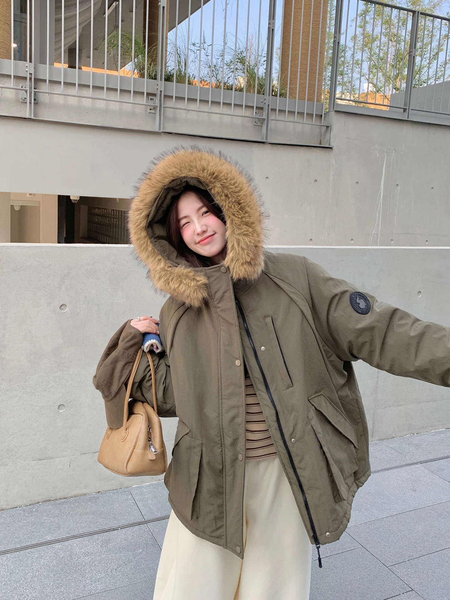

CheeseBunny Women's Thickened Fleece Lined Oversized Cotton Jacket with Hood And Fur Collar Korean Style Warm Top