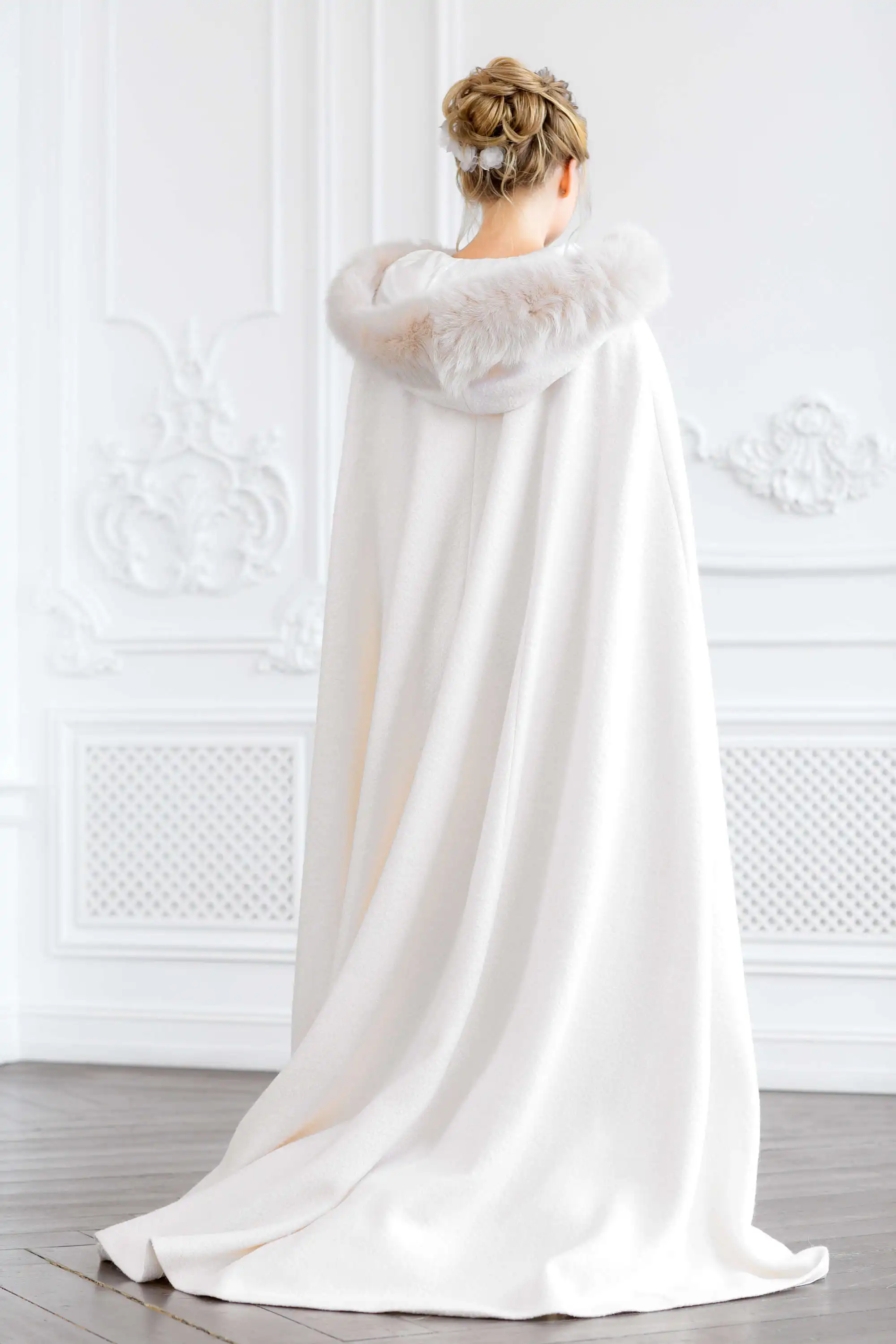 Winter Warm Customized Bridal Capes with Fur Wedding Cloak Women Long Bride Bolero Split Wedding Wrap Jacket