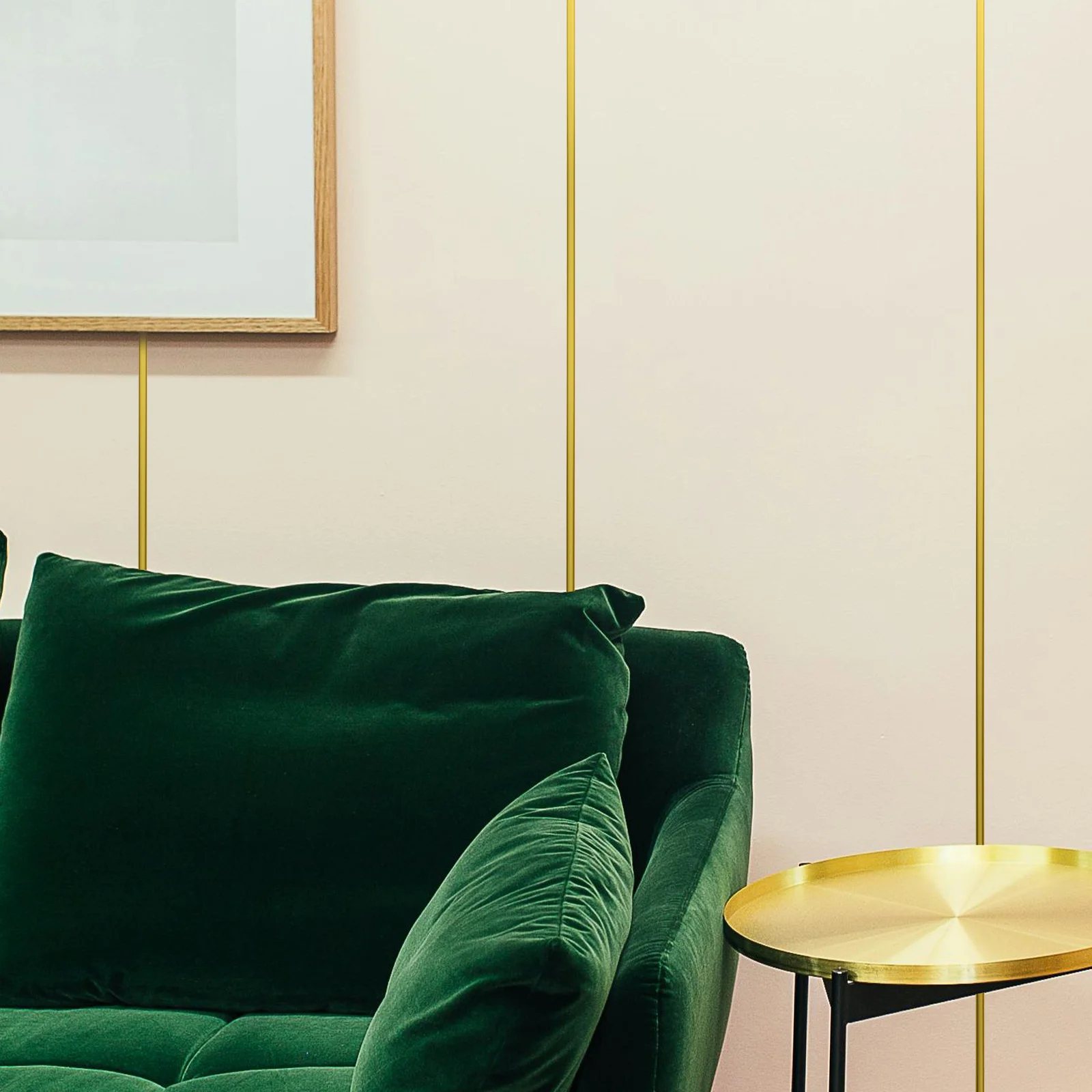 Рисунок 5 - Самоклеящаяся плинтусная накладка на стену для углов