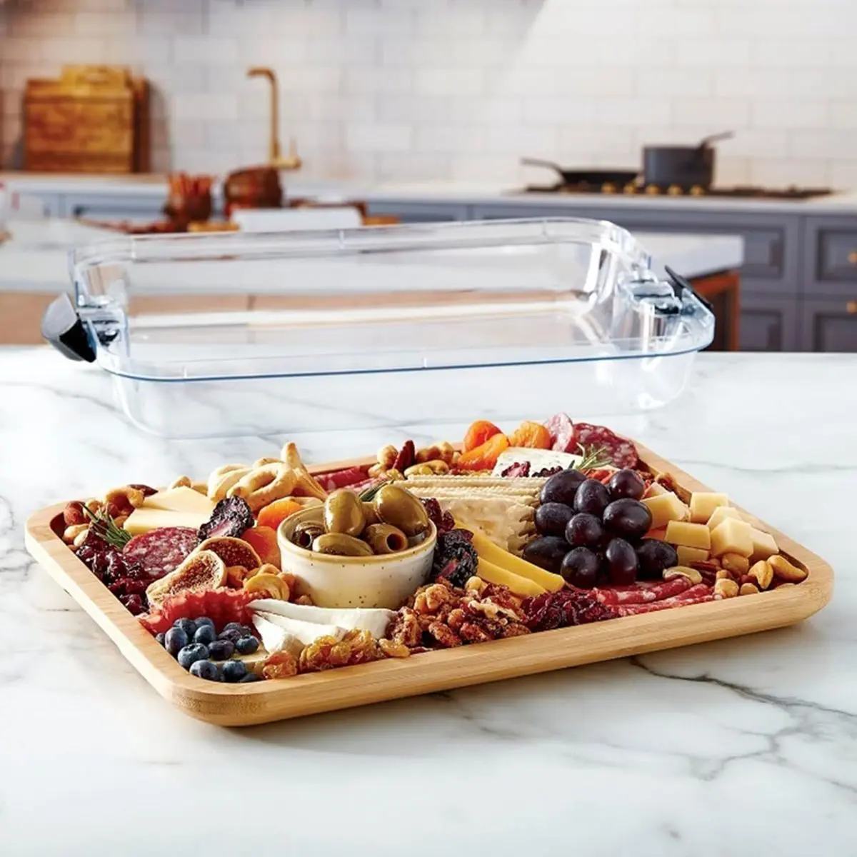 

Набор Homegood: 1 бамбуковая разделочная доска с прозрачной крышкой на защелках и черными ручками – идеально для мясных закусок, снеков и многого другого (один предмет)