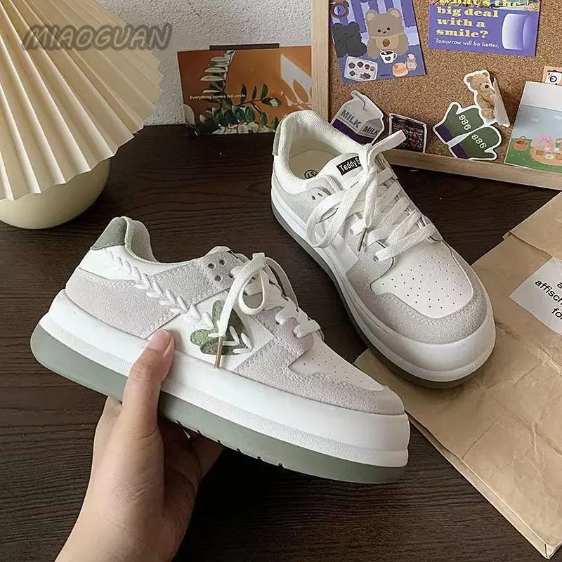 Platform Vulcanized Shoes Women Heart Skate Shoes Casual Flats Sneakers Female Fashion Comfort Lace Up Tenis Feminino Zapatillas