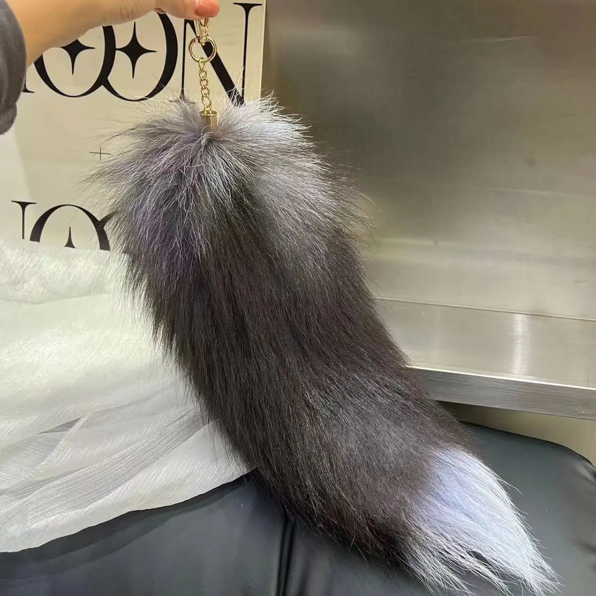 High-end atmosphere real fox fur big long tail car key chain pendant high-end bag real plush pendant