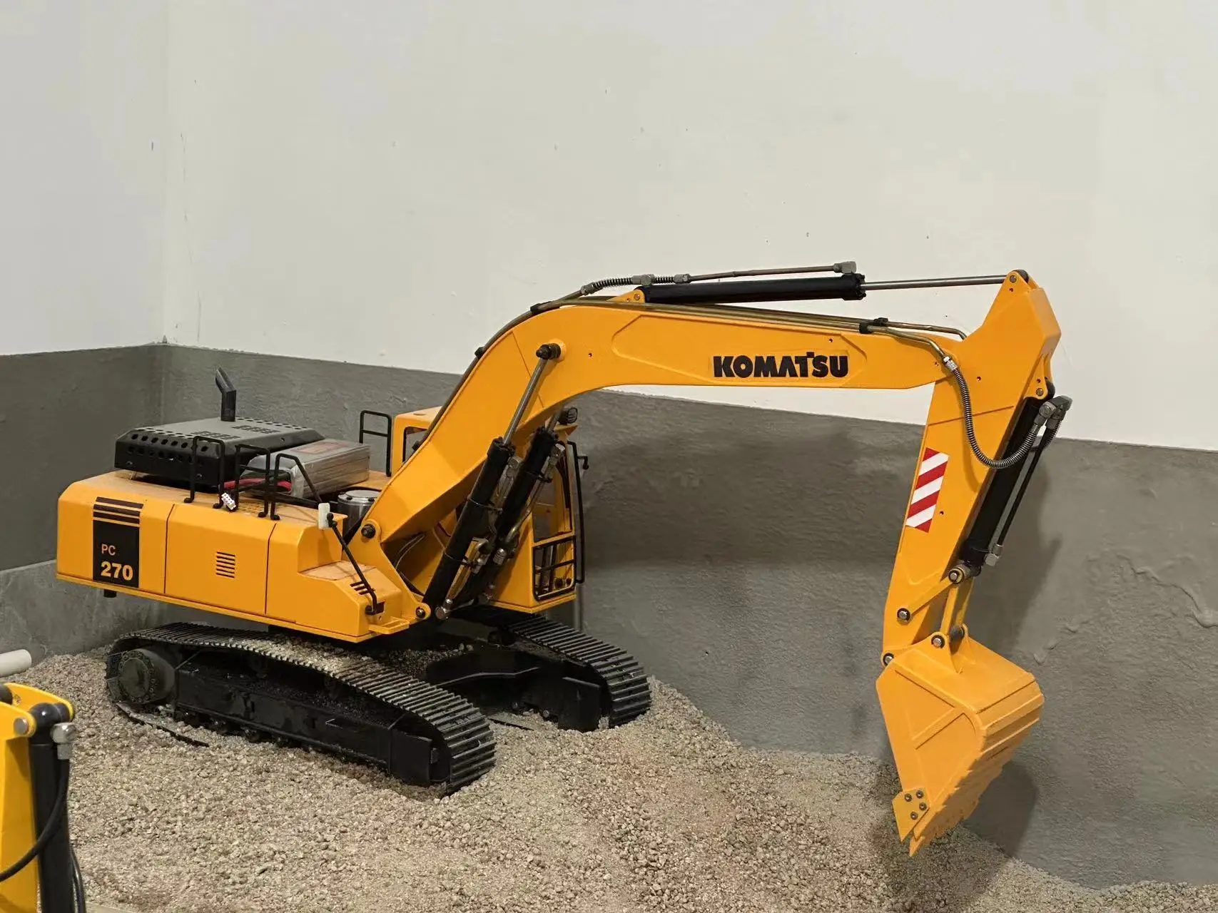 Sample Promotion! 1/12 RC Model Hydraulic Excavator PC270 Certified by CE