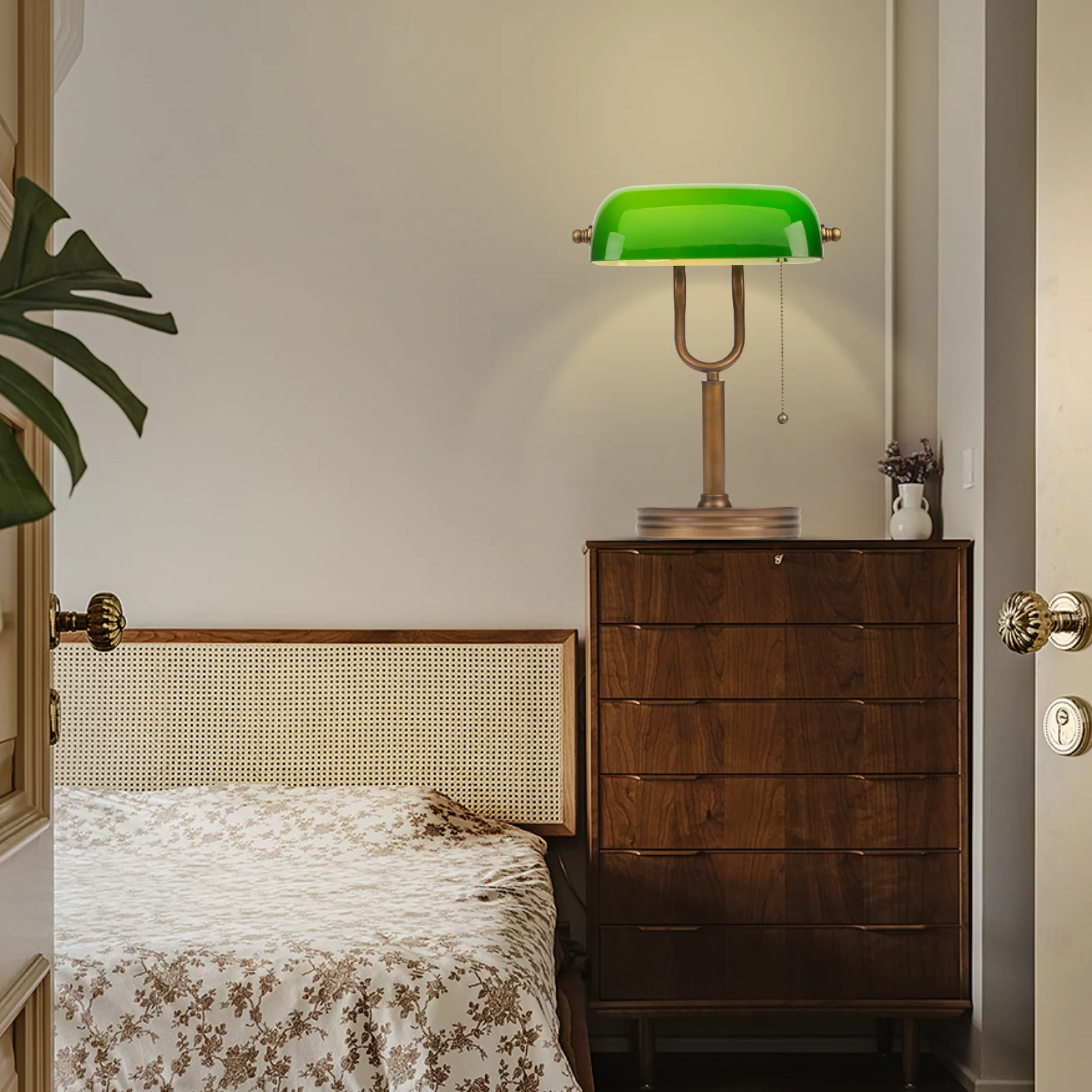 

Green Glass Bankers Lamp, Retro Desk Lamp with USB Wireless Charging Port, Classic Pull Chain Switch Table lamp, for Home Office nightstand Bedside Study Desk Library