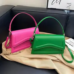 Borsa a tracolla di design borse piccole in pelle tinta unita Casual 2023 borsa da donna di nuova moda borse a tracolla con patta quadrata