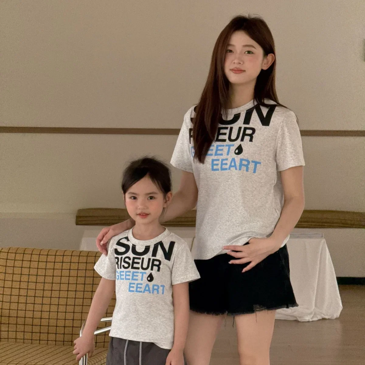 2026 Summer Mommy and Me Matching Letter Print Tee Casual Short Sleeve Gray T-Shirt for Mom and Daughter Daily Wear