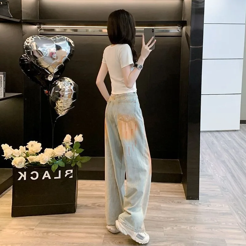 

Модный женский комплект 2026 года: топ с коротким рукавом и широкие джинсы (двойка)